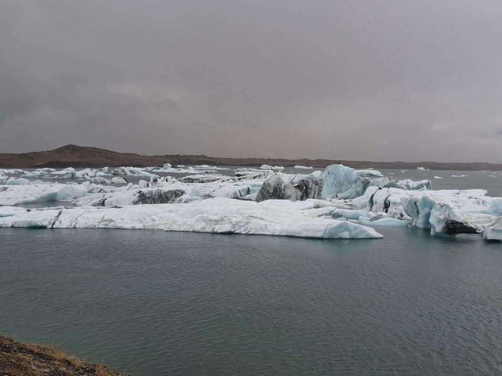 Eisberge in der Jökulsárlón-Gletscherlagune auf Island – Natur, Stille und Kraft auf panikontour.de